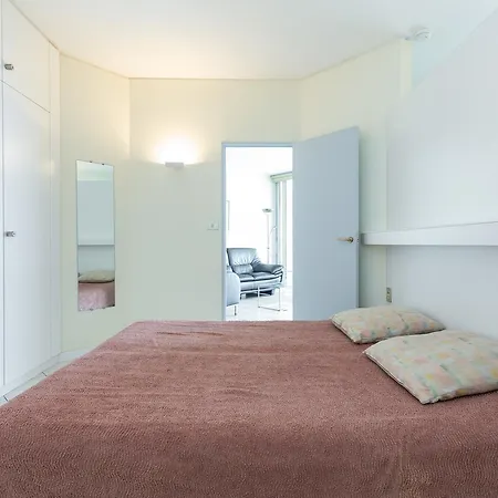 Eden Beach 1 Apartment *